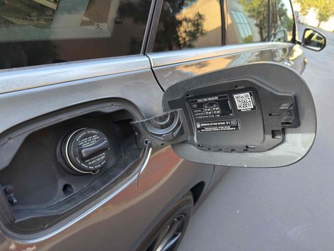 Used 2017 Mercedes-Benz E 400 4MATIC Wagon image 81
