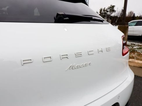 Used 2018 Porsche Macan AWD/4WD image 21