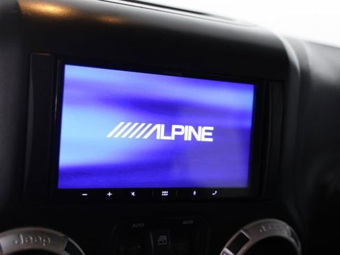 Used 2017 Jeep Wrangler Unlimited Rubicon image 8