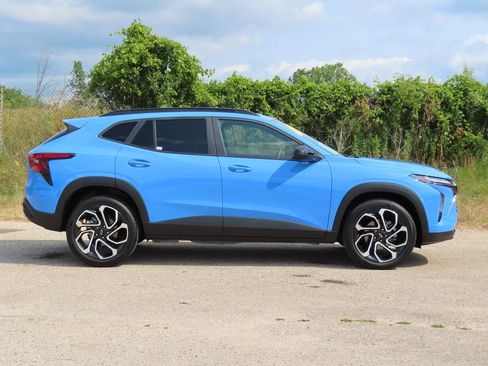 Certified 2024 Chevrolet Trax RS w/ Driver Confidence Package FWD image 2