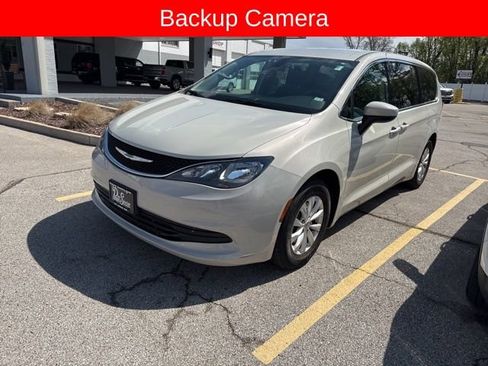 Used 2017 Chrysler Pacifica Touring w/ Tire & Wheel Group image 5