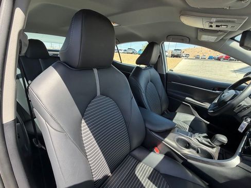 Used 2024 Toyota Camry SE image 15