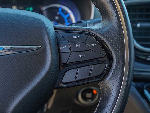 Used 2020 Chrysler Pacifica Limited w/ S Appearance Package image 15