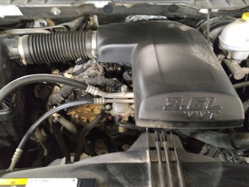 Used 2021 RAM 1500 Classic SLT AWD/4WD image 30