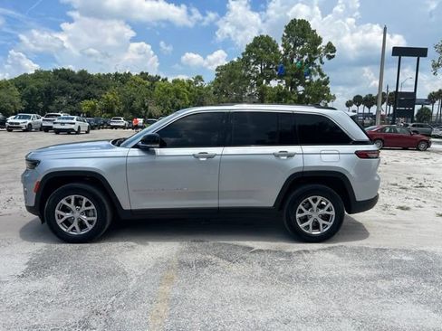 Used 2022 Jeep Grand Cherokee Limited AWD/4WD image 16