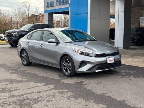 Used 2024 Kia Forte LXS image 2