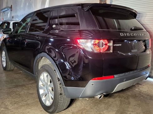 Used 2017 Land Rover Discovery Sport SE image 5