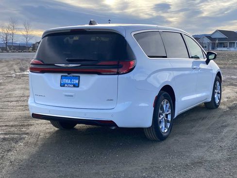 New 2026 Chrysler Pacifica Select AWD/4WD image 14