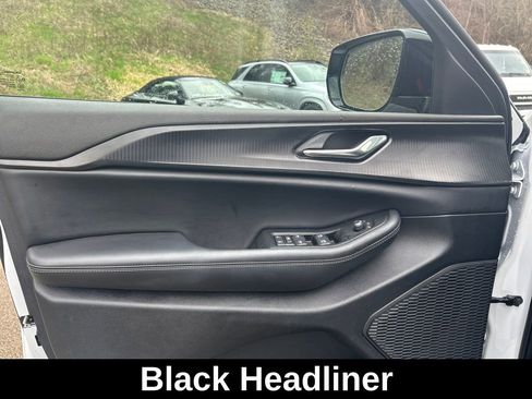 Used 2024 Jeep Grand Cherokee L Altitude image 11