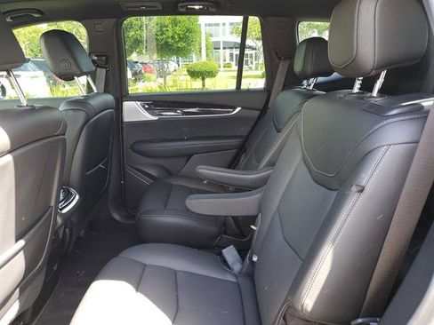 Certified 2024 Cadillac XT6 Premium Luxury AWD/4WD image 15