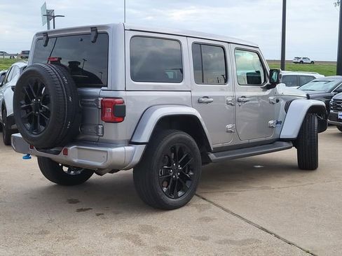 Used 2021 Jeep Wrangler Unlimited Sahara image 4