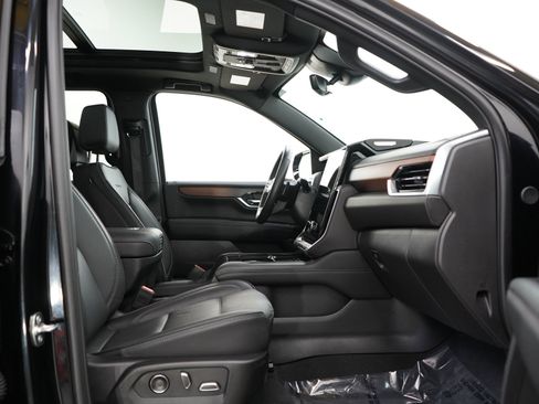 Used 2025 GMC Yukon XL Denali w/ Denali Reserve Package AWD/4WD image 11