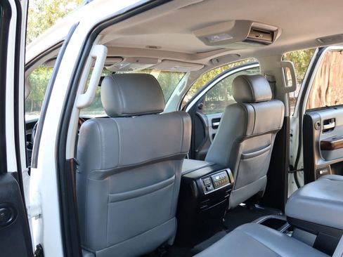 Used 2016 Toyota Sequoia Platinum RWD image 17