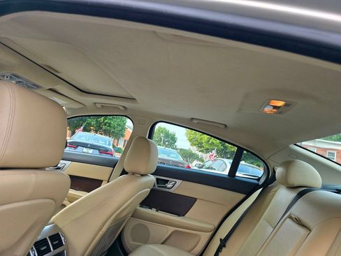 Used 2012 Jaguar XF RWD image 13