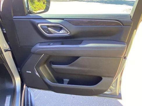 Used 2024 Chevrolet Suburban LT w/ Luxury Package AWD/4WD image 38