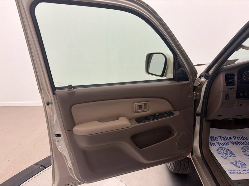 Used 2002 Toyota 4Runner SR5 w/ Leather Trim Pkg AWD/4WD image 15