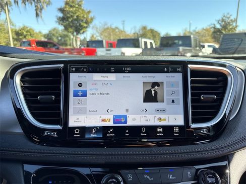 New 2026 Chrysler Pacifica Pinnacle image 24