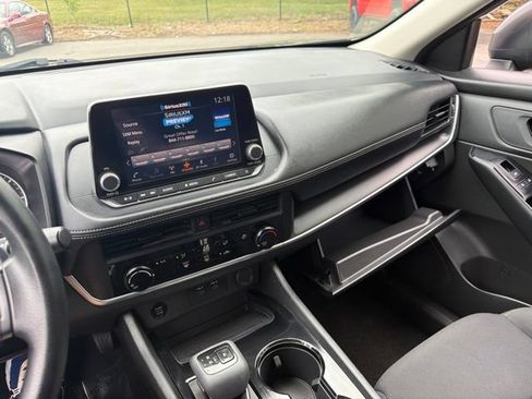 Used 2024 Nissan Rogue S FWD image 39
