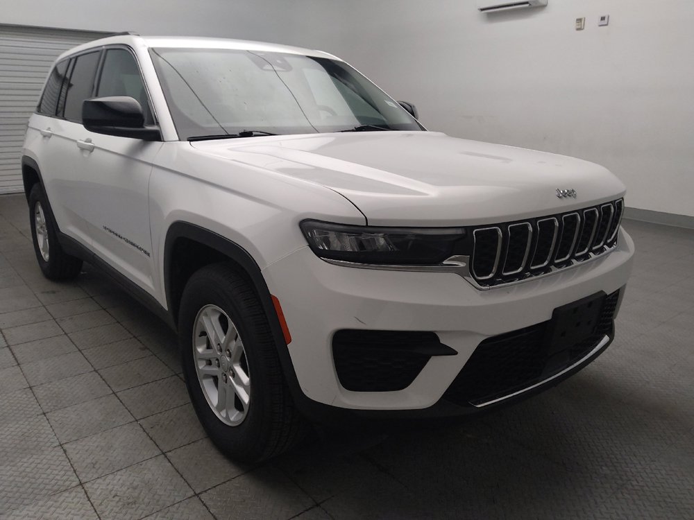 Used 2024 Jeep Grand Cherokee Laredo RWD image 13