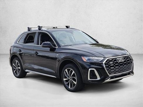 Used 2022 Audi Q5 2.0T Premium w/ Convenience Package image 3