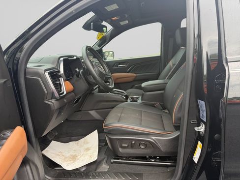 Used 2024 GMC Canyon AT4 w/ Technology Package AWD/4WD image 10