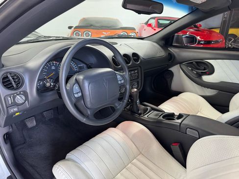 Used 1999 Pontiac Firebird Formula RWD image 11