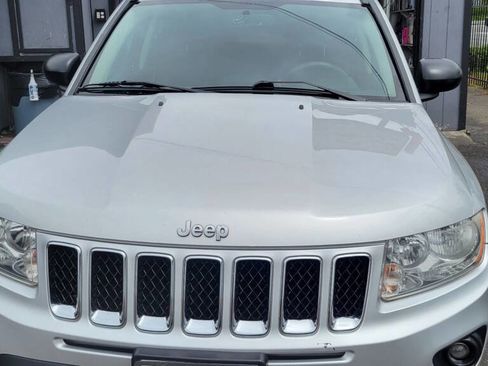 Used 2012 Jeep Compass Sport image 2