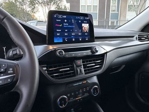 Used 2023 Ford Escape Active image 15