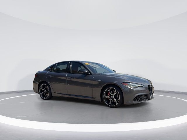 Used 2023 Alfa Romeo Giulia Veloce RWD image 2
