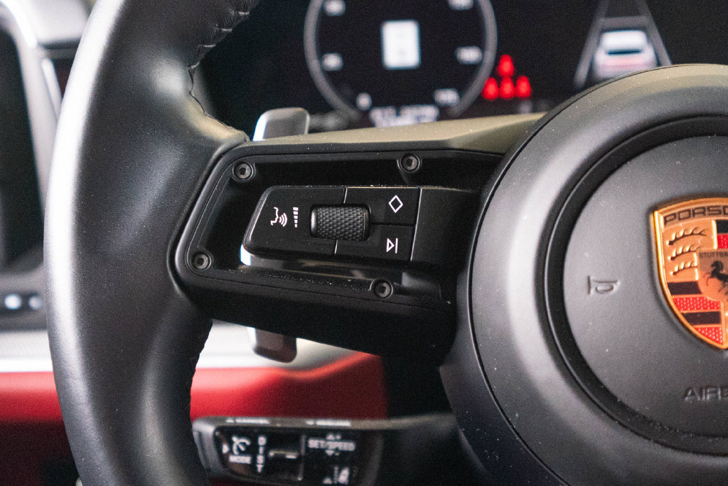 Certified 2025 Porsche Cayenne AWD/4WD image 31