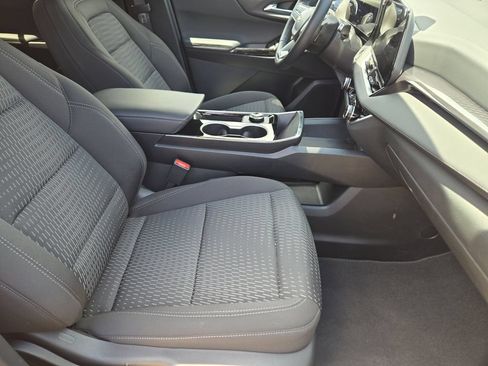 Used 2026 Chevrolet Equinox LT FWD image 9