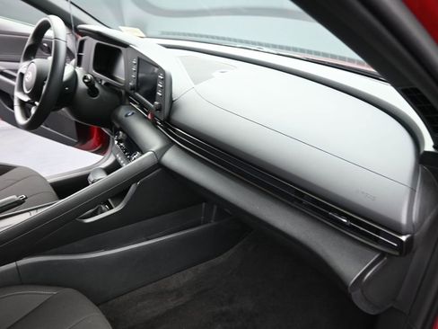 Certified 2025 Hyundai Elantra Sport image 34