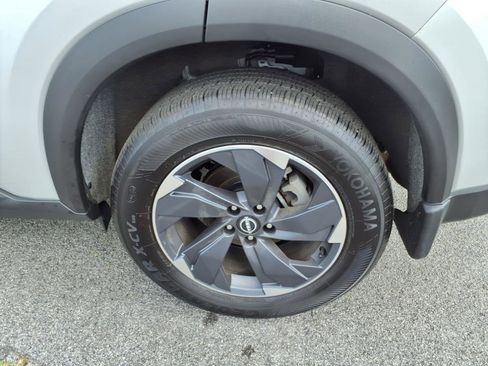 Certified 2025 Nissan Rogue SV image 4