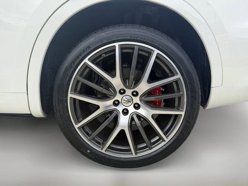 Used 2022 Maserati Levante Modena image 36