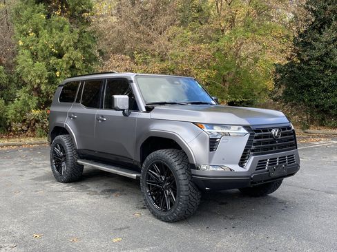 Used 2025 Lexus GX 550 w/ Cold Area Package image 2