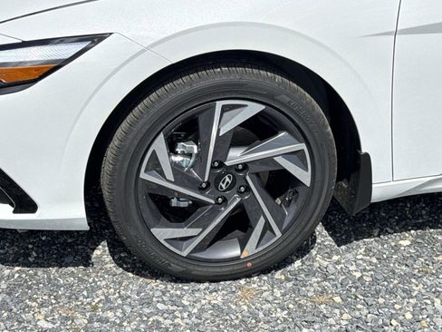 New 2026 Hyundai Elantra Limited FWD image 18