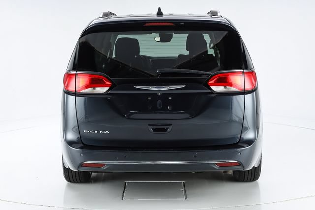 Used 2020 Chrysler Pacifica Touring-L w/ Advanced Safetytec Group FWD image 11