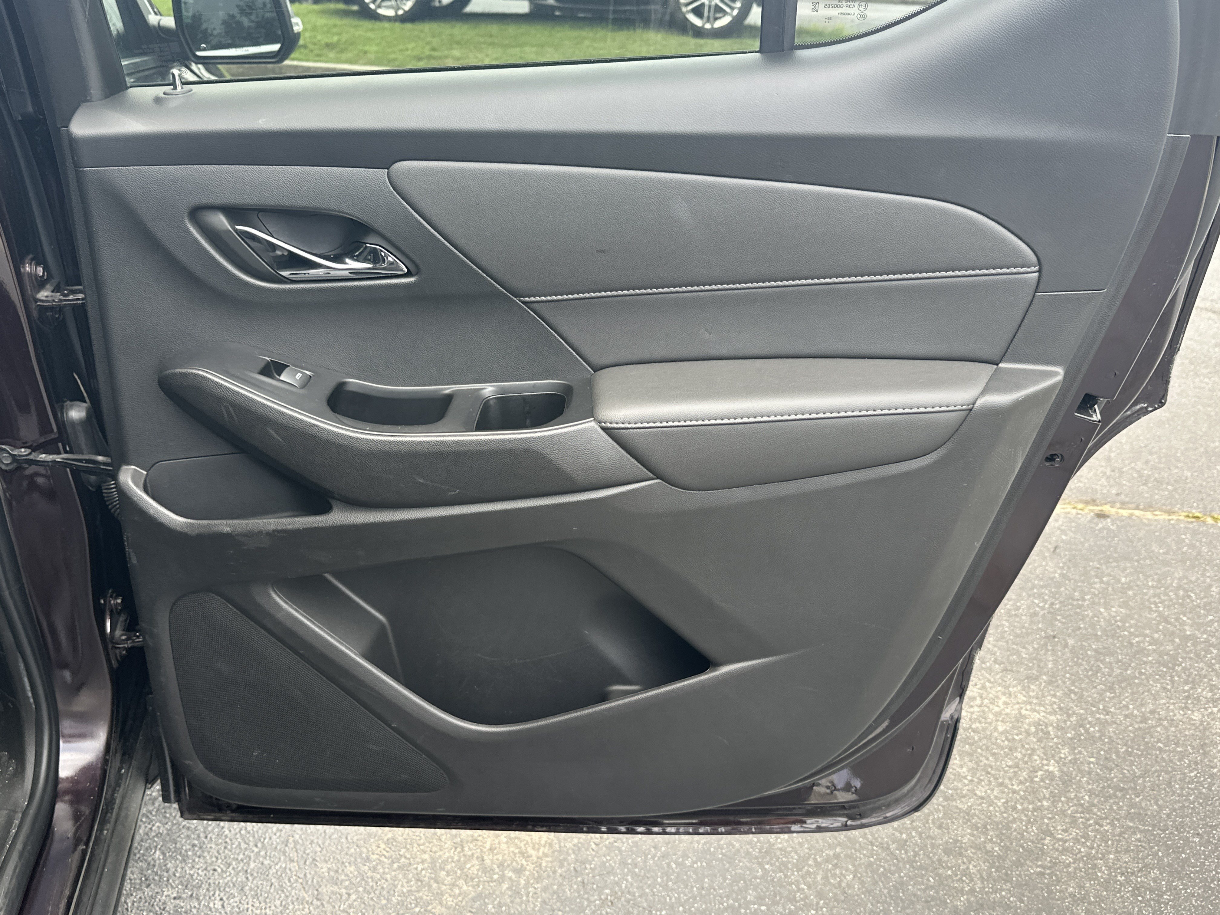 Used 2023 Chevrolet Traverse LT FWD image 26