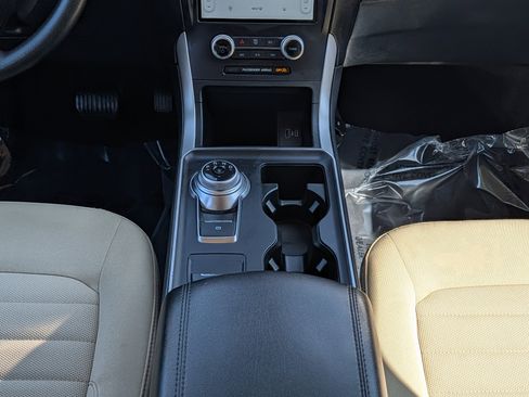 Certified 2024 Ford Edge SE image 19