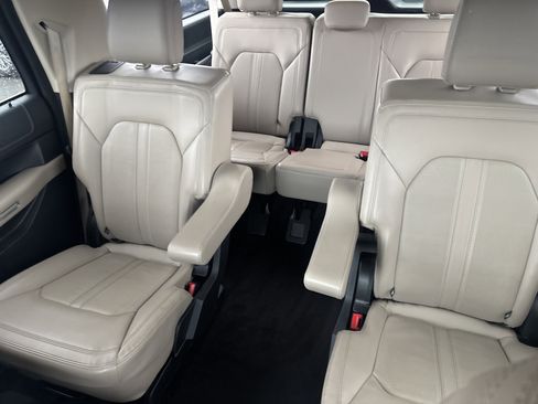 Used 2022 Ford Expedition Max Limited image 13
