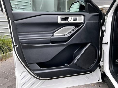 Used 2020 Ford Explorer Platinum w/ Premium Technology Package image 23
