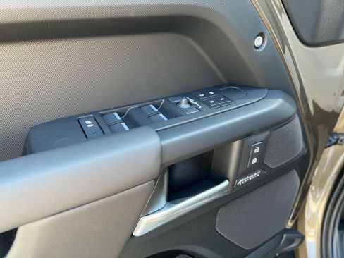 New 2026 Land Rover Defender 110 X-Dynamic SE image 10