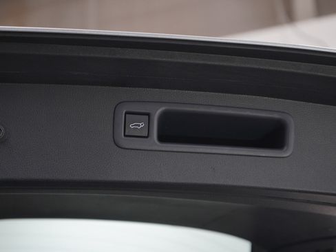 Used 2025 Toyota Highlander XSE image 11