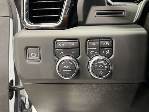 Used 2024 GMC Sierra 3500 Denali AWD/4WD image 34