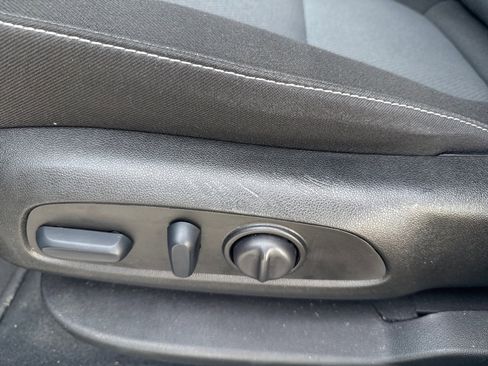 Used 2025 Chevrolet Blazer LT image 13