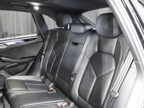 Certified 2025 Porsche Macan image 19