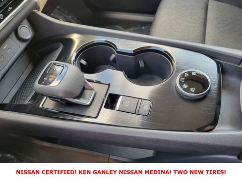 Certified 2025 Nissan Rogue SV image 27