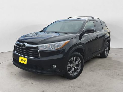 Used 2015 Toyota Highlander XLE AWD/4WD image 1