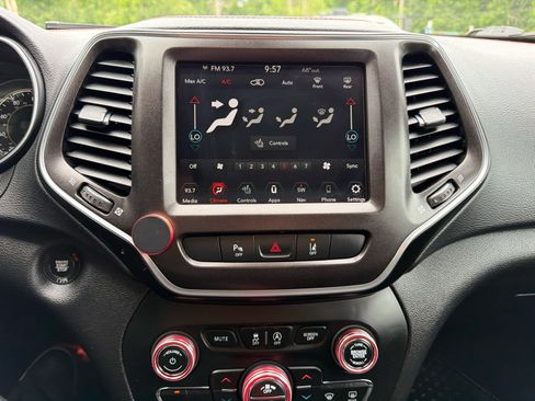 Used 2021 Jeep Cherokee Trailhawk w/ Sun, Sound & Nav Group AWD/4WD image 18