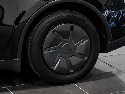 Used 2026 Tesla Model Y 2WD image 54